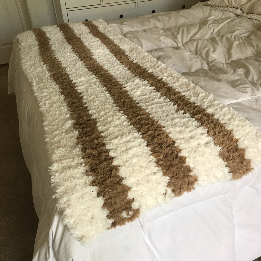 Handmade Teddy Yarn Bed Runner